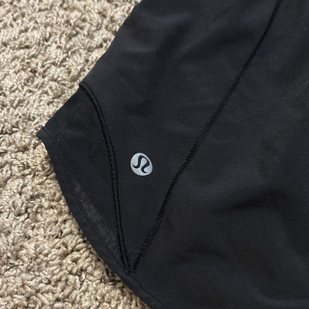Lululemon black 2.5” hotty hot shorts - Picture 4 of 4